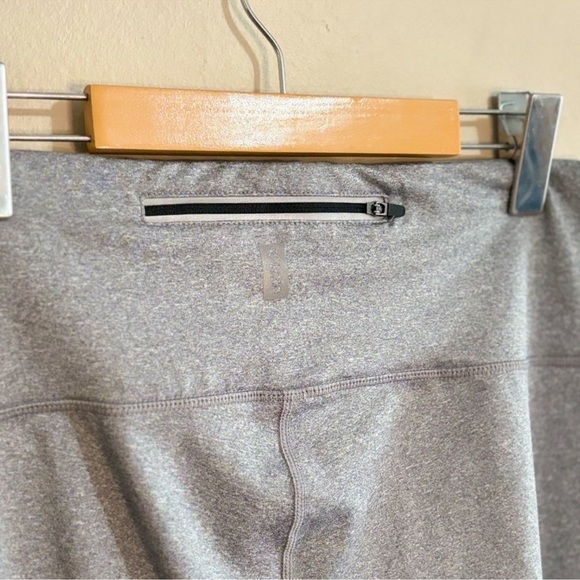 R8 Heather Grey Capri Leggings with Mesh Panels - Picture 12 of 13